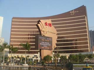 Wynn’s junior with a video LED screen of smaller proportions (Macao)