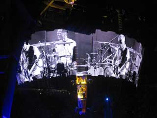 Gigantic round LED video screen by Barco for the U2 world tour