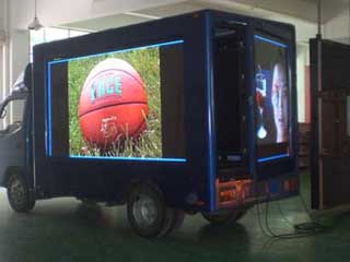 Светодиодный экран для мобильной цифровой рекламы с шагом 10 мм, установленный на небольшом грузовичке
