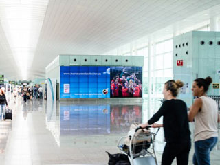 JCDecaux video wall in the Barcelona airport