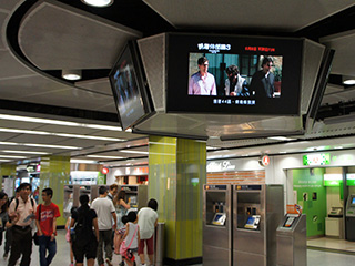 LCD and LED displays in Hong-Kong metro