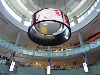 Painel de LED 360° redondo em complexo comercial e de entretenimento Dubai Mall