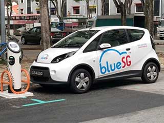 Der erste Carsharing-Service BlueSG des elektrischen Autos
