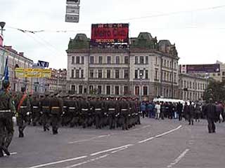 Giant electronic lamp screen near the Moscow Railway Station