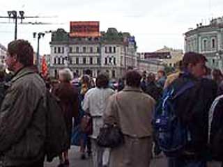 Giant electronic lamp screen near the Moscow Railway Station