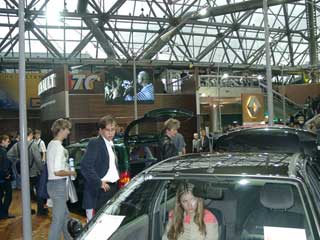 Pantalla proyección brillante en el stand de Renault