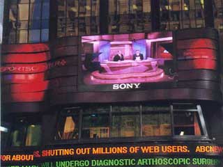 Pantalla electronica gigante de las jefaturas del ABC