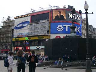 Pantalla publicidad electrónica en Londres en Piccadilly Circus