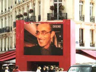 Large electronic video screen in Paris