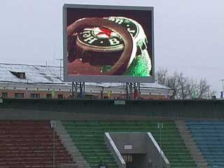 Riesiger outdoor Lampe-Bildschirm am Krasnojarsk Stadion