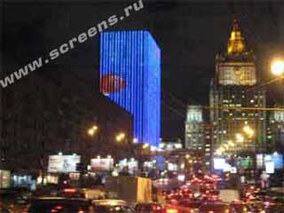 Medienfassade des „Belgrad“ Hotel in Moskau