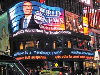 O painel de LED novo do ABC dos Times Square
