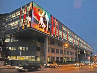 Media fachada de WGBH