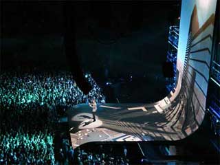 Криволинейный сценический светодиодный экран для мирового турне Джорджа Майкла