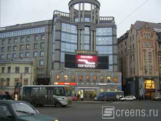 Painel de LED côncavo pelo “ATV Outdoor Systems” na São Petersburgo (Rússia)