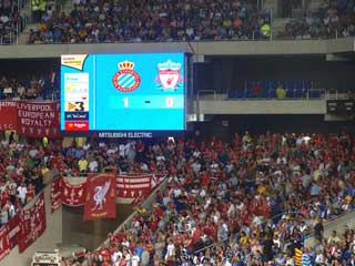 Pantalla de LEDs en el estadio de Cornellà-EL Prat en Barcelona