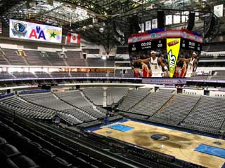 LED Bildschirme am American Airlines Zentrum in Dallas (USA)