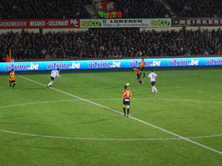 Banner-tipo pantallas LED en el estadio de Lokeren (Bélgica)