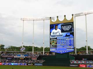 Огромный светодиодный экран Daktronics на стадионе Kansas City Royals (США)