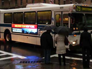 Écran LED sur l'autobus de ville