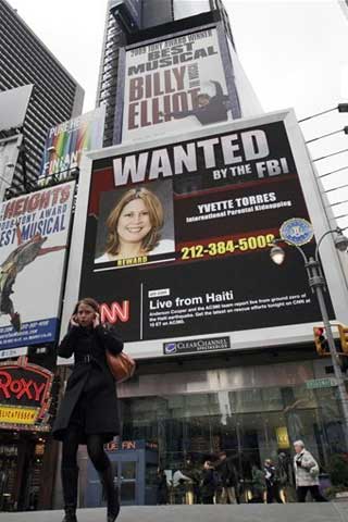 Светодиодный экран на Times Square с информацией ФБР о розыске