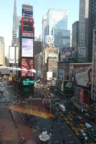 Riesige Außenwerbung LED Bildschirme am Times Square in New York