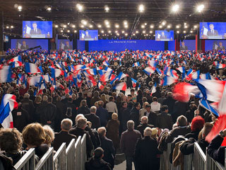 LED screens emphasize the importance of Nicolas Sarkozy