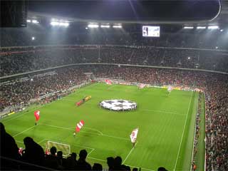 Zwei LED-Bildschirme und LED Perimeter an der Allianz Arena in München