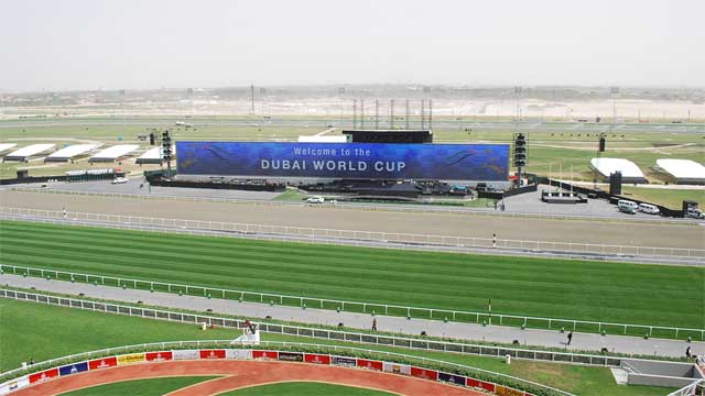 Painel de LED gigantesco em Dubai nas competições da Corrida da Copa do Mundo