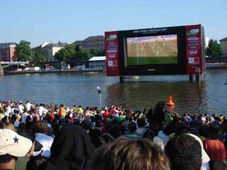 Große LED-Bildschirm am Fan Fest in Frankfurt (2006)