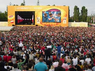 Painéis de LED na zona de fã: Euro 2012 em Gdansk