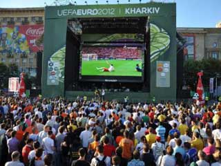 一LED屏幕在UEFA 2012年球迷区在哈尔科夫(乌克兰)