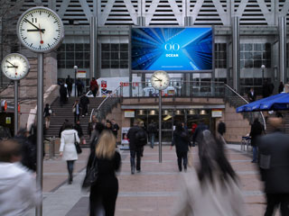 Pantalla LED funcionada por el Ocean Outdoor en Londres