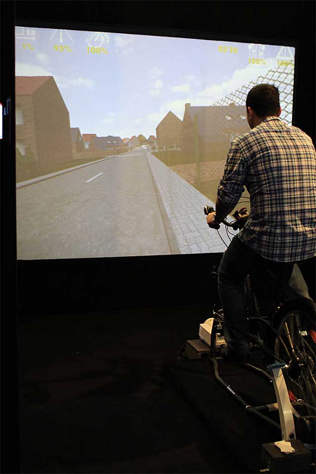 Simulador da vídeo por Mitsubishi