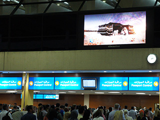 LED e telas de LCD no aeroporto de Dubai