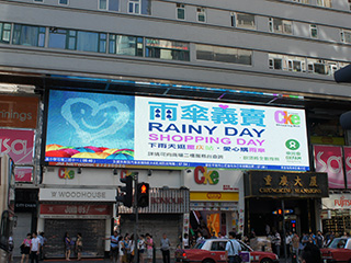 Digitale Werbung und Plakatwände in Hong Kong