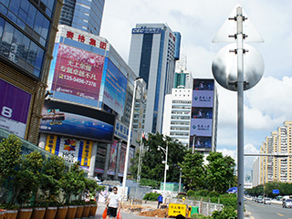 Broadcast of news about spaceflight on LED screens in China