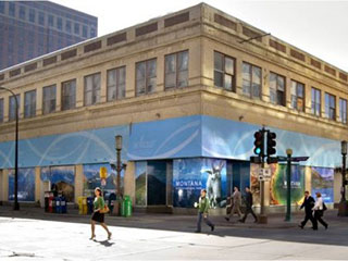 A campanha de anúncio de Storescape em telões na janela em Minneapolis (EUA)