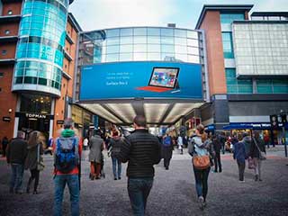 Neue digitale Plakatwand durch MediaCo in Manchester