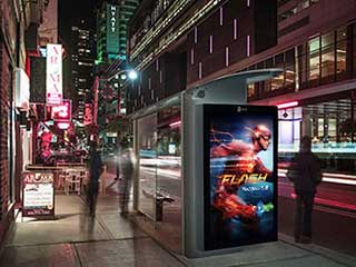 Parada de autobús del transporte urbano de digital en Toronto