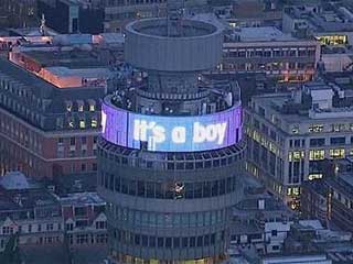 Pantalla LED 360° encima de la torre de BT en Londres