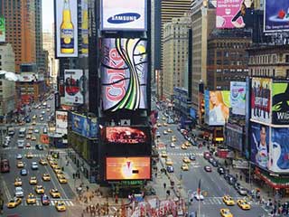 De la publicidad fuera de casa digital moderna en Times Square