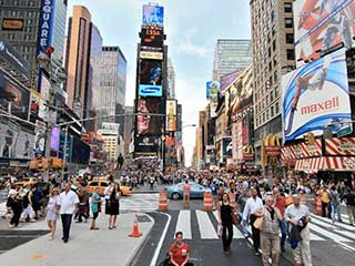 Светодиодные экраны Times Square в Нью-Йорке