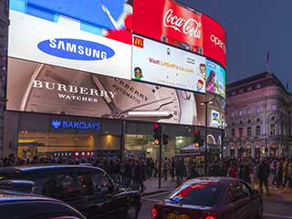 Telões de LED em Piccadilly Circus em Londres