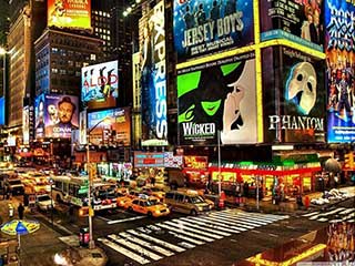 Светодиодные экраны Times Square в Нью-Йорке