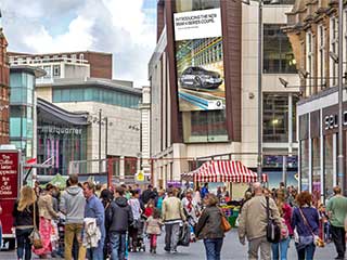 Panneau publicitaire LED d'extérieur par Ocean Outdoor