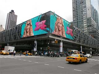 Media fachada del Terminal de Autobuses de la Autoridad Portuaria de la Nueva York