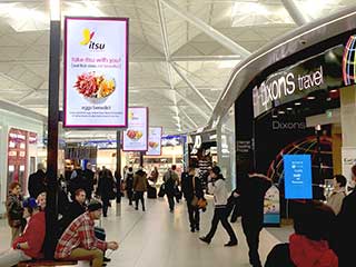 Señalización digital en el aeropuerto de Londres Standsted