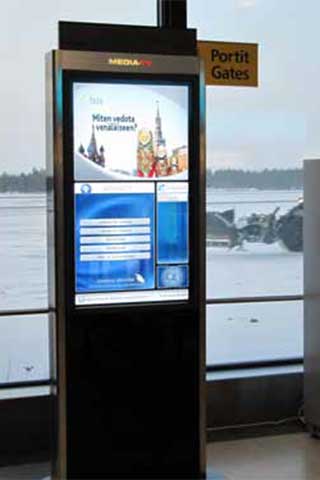 Kiosco informativo con el sonido en aeropuerto