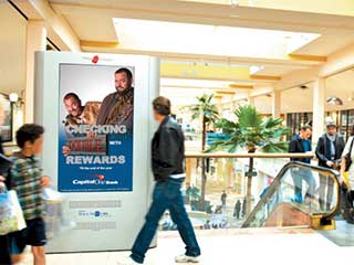 Señalización digital con el sonido en centro comercial